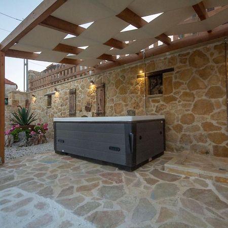 Pamelas House With Jacuzzi Kíssamos Exteriör bild