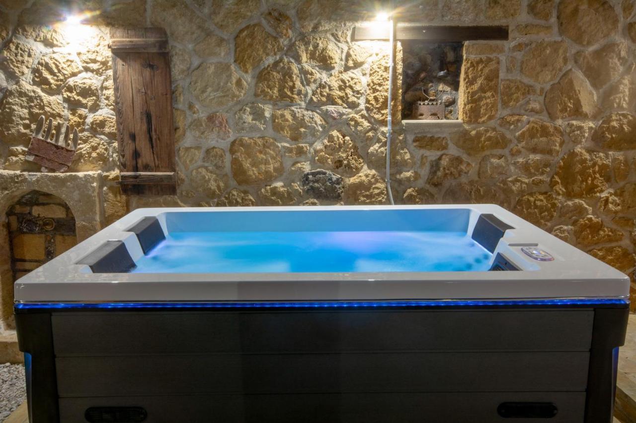 Pamelas House With Jacuzzi Kíssamos Exteriör bild