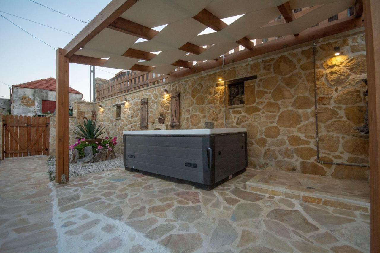 Pamelas House With Jacuzzi Kíssamos Exteriör bild
