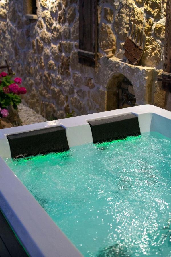 Pamelas House With Jacuzzi Kíssamos Exteriör bild