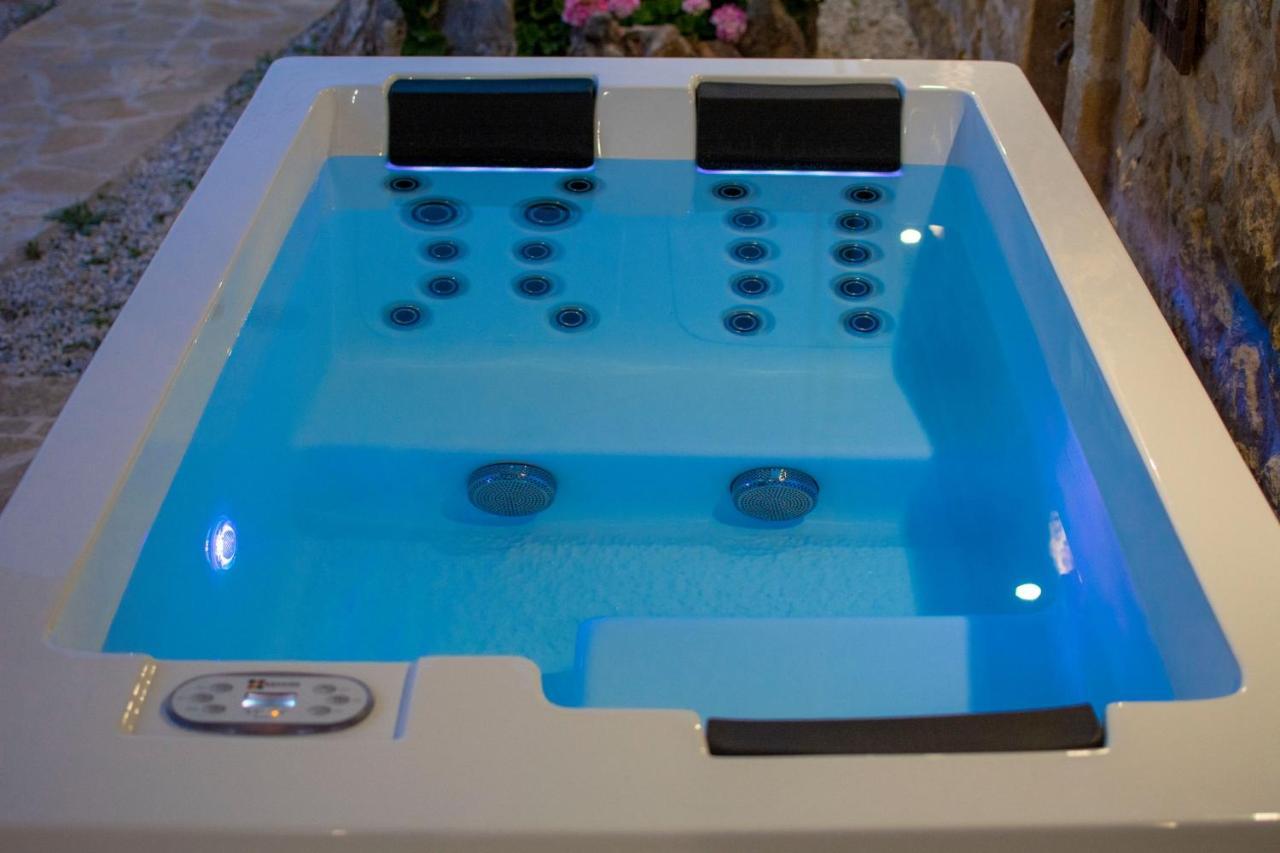 Pamelas House With Jacuzzi Kíssamos Exteriör bild